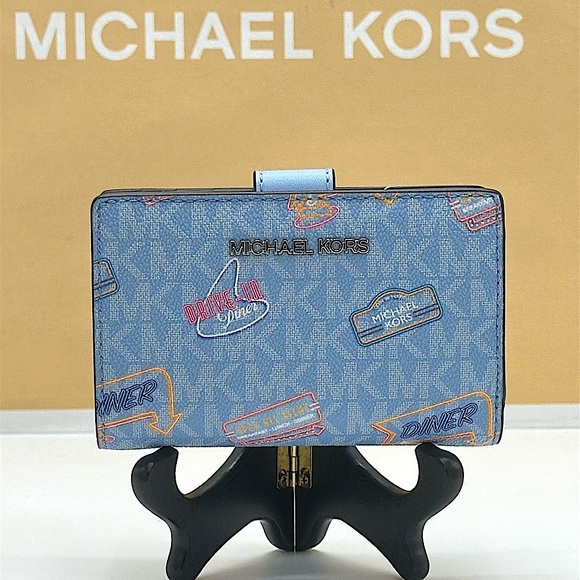 Michael Kors Jet Set Travel Medium Printed Signature Logo Bi-Fold Wallet - Picture 1 of 15